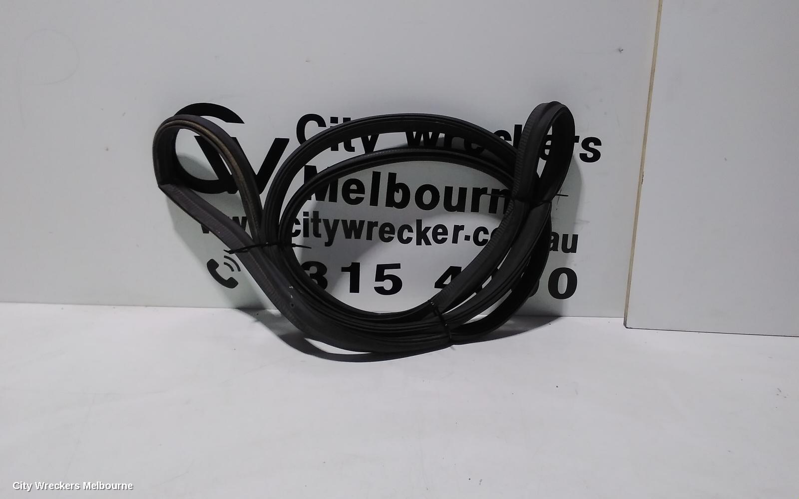 VOLKSWAGEN CADDY DOOR MOULD, RHR SLIDING DOOR SEAL: 102324, 2K MY11 12/2010 - 11/2015 - Image 1