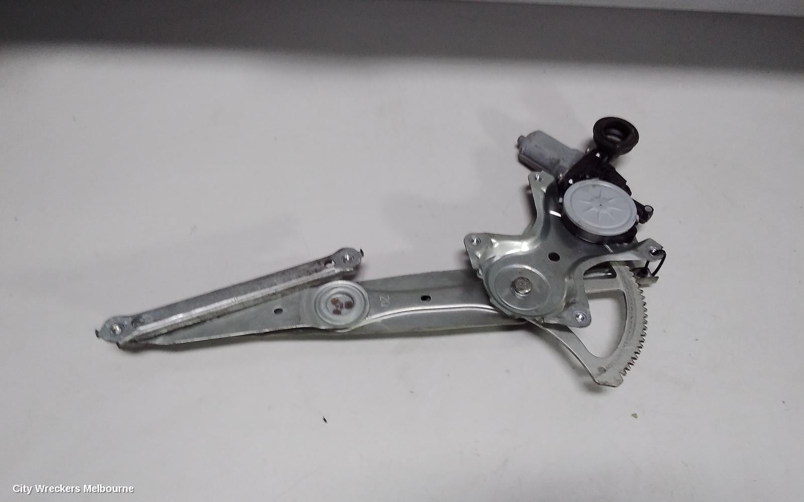 TOYOTA KLUGER LEFT FRONT WINDOW REG/MOTOR, GSU40-GSU45, 08/2007 - 02/2014 - Image 2