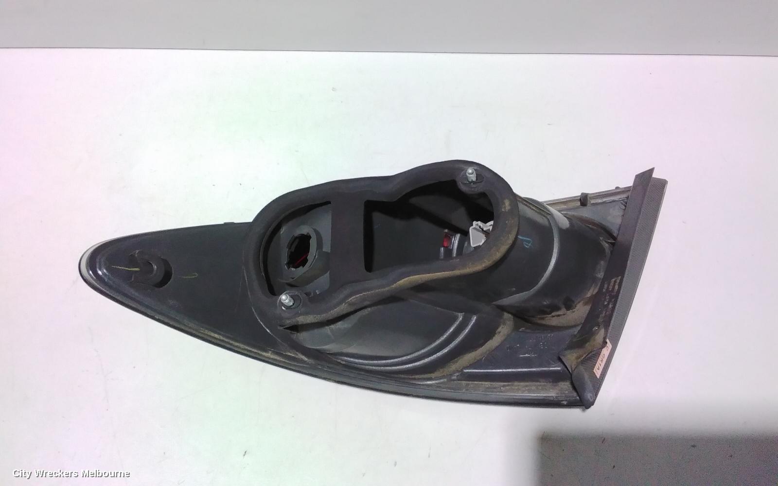 MAZDA 6 LEFT TAILLIGHT, GG/GY, SEDAN/HATCH, LENS# 220-61980, 08/2005 - 11/2007 - Image 3