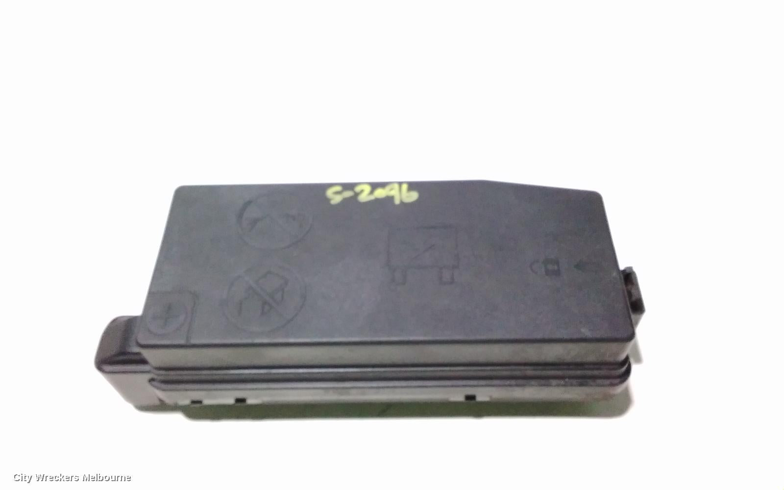 HOLDEN CAPTIVA FUSE BOX, ENGINE BAY, PETROL, CG, 01/2011 - 06/2018 - Image 1