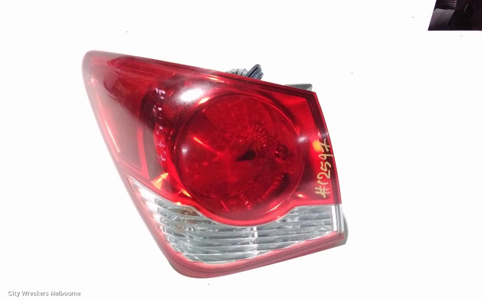 HOLDEN CRUZE LEFT TAILLIGHT, JG/JH, SEDAN, 03/2009 - 01/2017 - Image 2