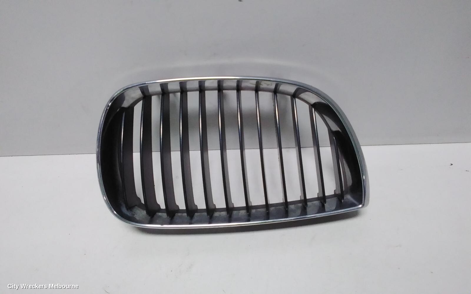 BMW 1 SERIES GRILLE, RADIATOR GRILLE (RH SIDE), E87, HATCH, CHROME, 10/2004 - 09/2011 - Image 2