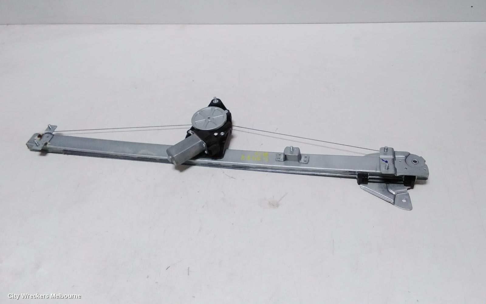 LDV DELIVER 9 RIGHT FRONT WINDOW REG/MOTOR, DOOR REG ASSY (REG AND MOTOR), 07/2020 ONWARDS - Image 1
