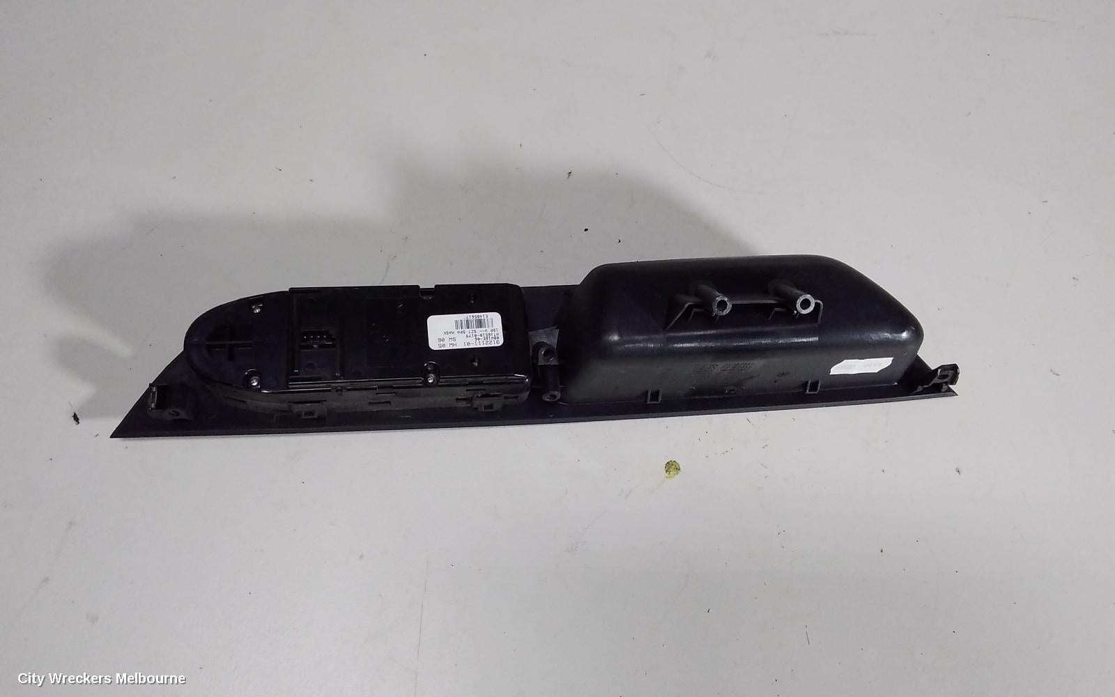 BMW 5 SERIES PWR DR WIND SWITCH, RH FRONT (MASTER SWITCH), NON AUTO DIP MIRROR, E60, 01/2007 - 04/2010 - Image 2