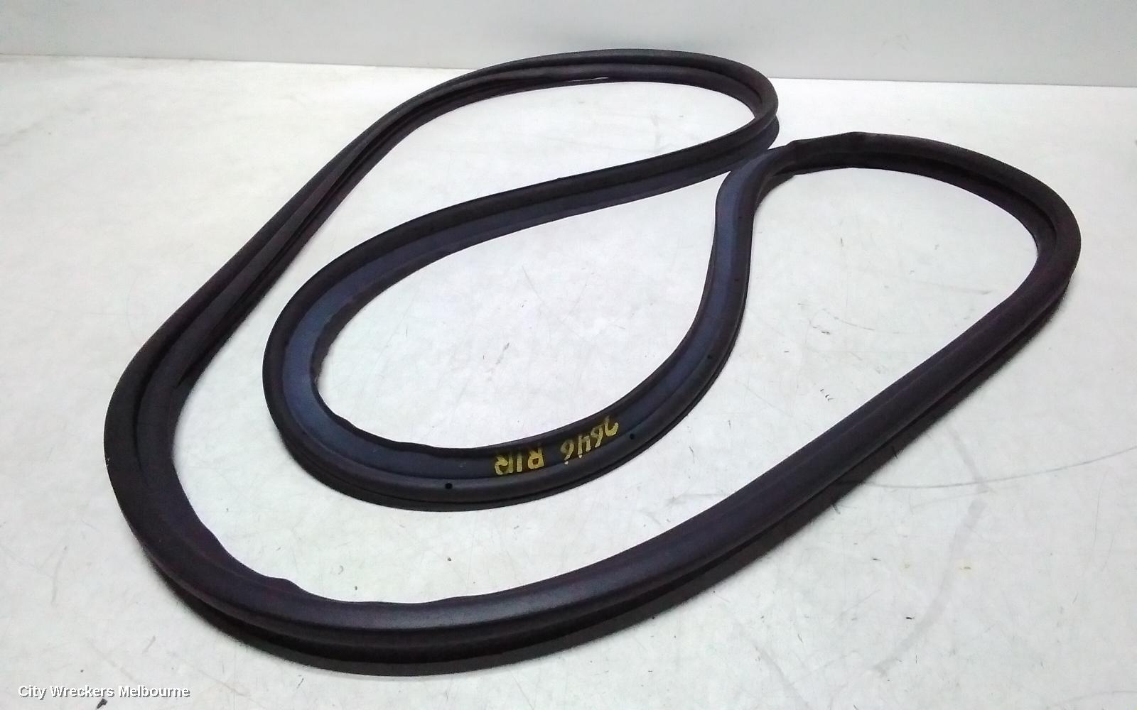 GENESIS GV70 SEAL, RHR SEAL RUBBER ON THE BODY: 131296, JK, 03/2021 ONWARDS - Image 2