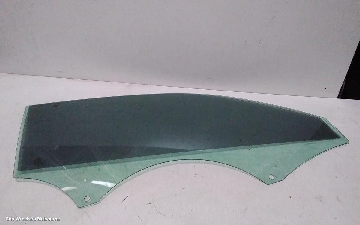 AUDI A1 RIGHT FRONT DOOR WINDOW, 8X, 3DR HATCH, 12/2010 - 05/2013 - Image 1