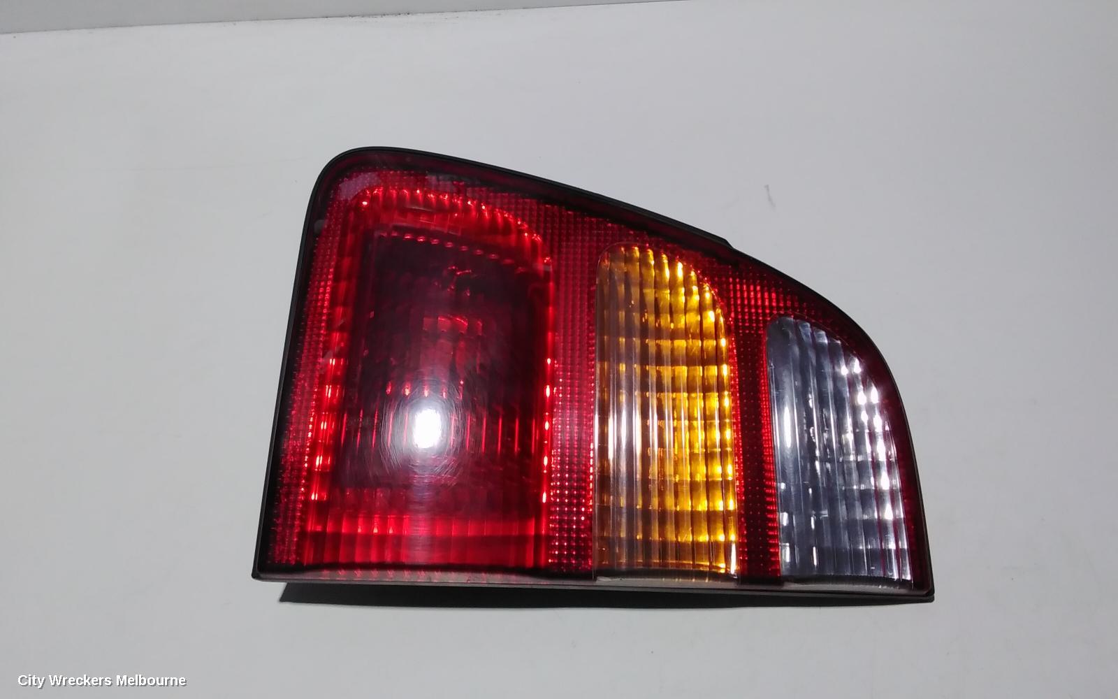 TOYOTA LANDCRUISER REAR GARNISH, 100 SERIES, TAILGATE LAMP (RH SIDE), 01/1998 - 08/2002 - Image 1