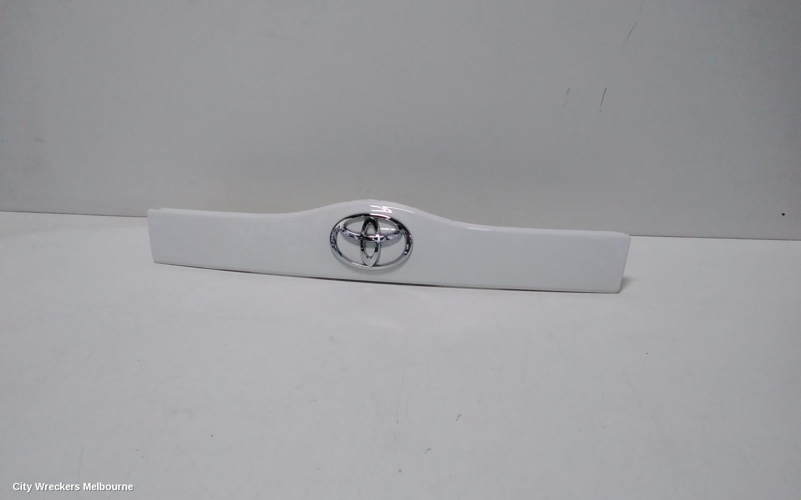 TOYOTA PRIUS REAR GARNISH, ZVW30R, TAILGATE GARNISH (CENTRE), 07/2009 - 12/2015 - Image 1