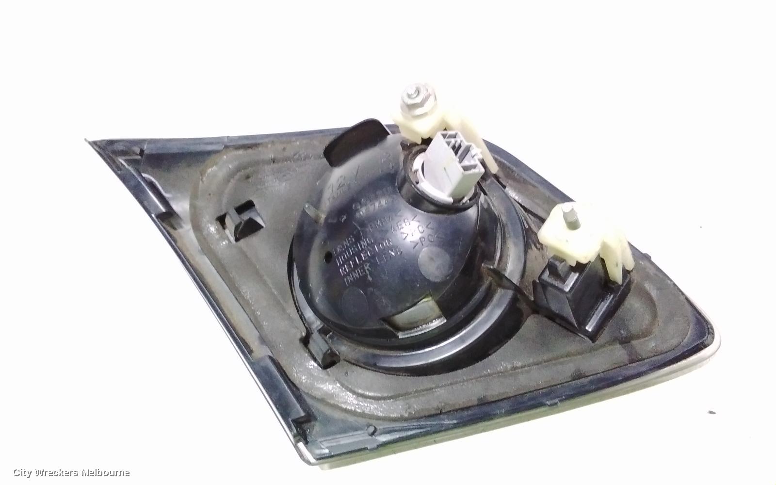 MAZDA 3 REAR GARNISH, TAILGATE LAMP (RH SIDE), 2.3, HATCH, BK, 10/2003 - 06/2006 - Image 3