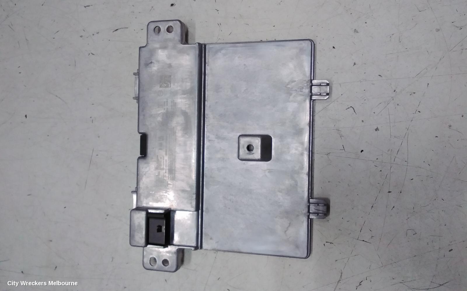 TESLA MODEL 3, 1ST GEN, 06/2019 ONWARDS, TESLA MODEL 3 Y CENTER CONSOLE INDUCTIVE CHARGER MODULE OEM 1755100-00-D GEN 2.: 138663 - Image 3