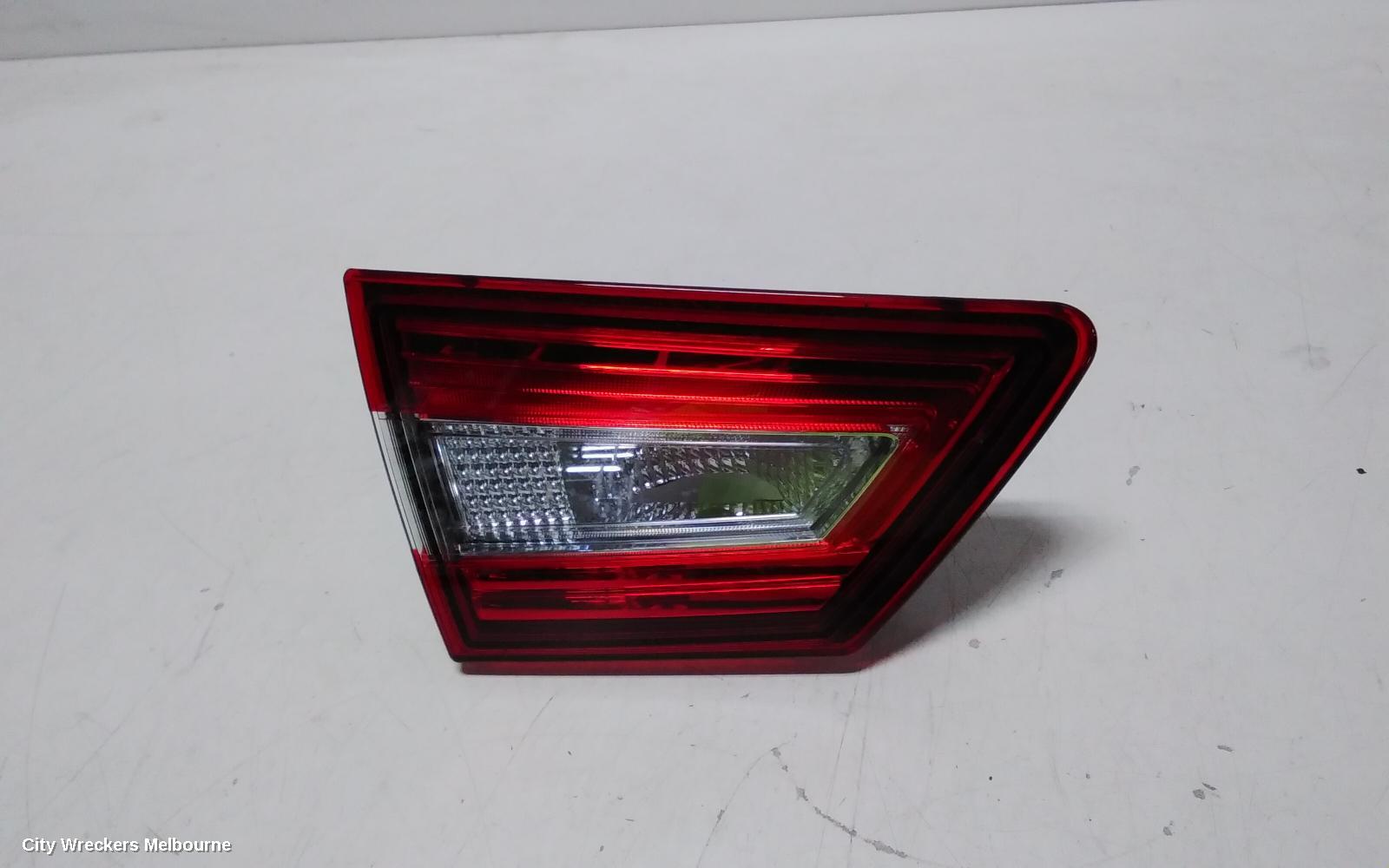 RENAULT CLIO REAR GARNISH, TAILGATE LAMP (LH SIDE), X98, NON LED TYPE, 09/2013 - 10/2019 - Image 1