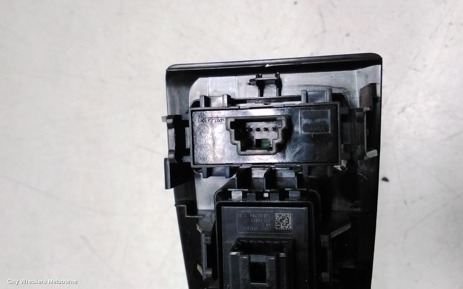 NISSAN XTRAIL PWR DR WIND SWITCH, T33, LH FRONT, W/ BLACK INSERT, 08/2022 ONWARDS - Image 3