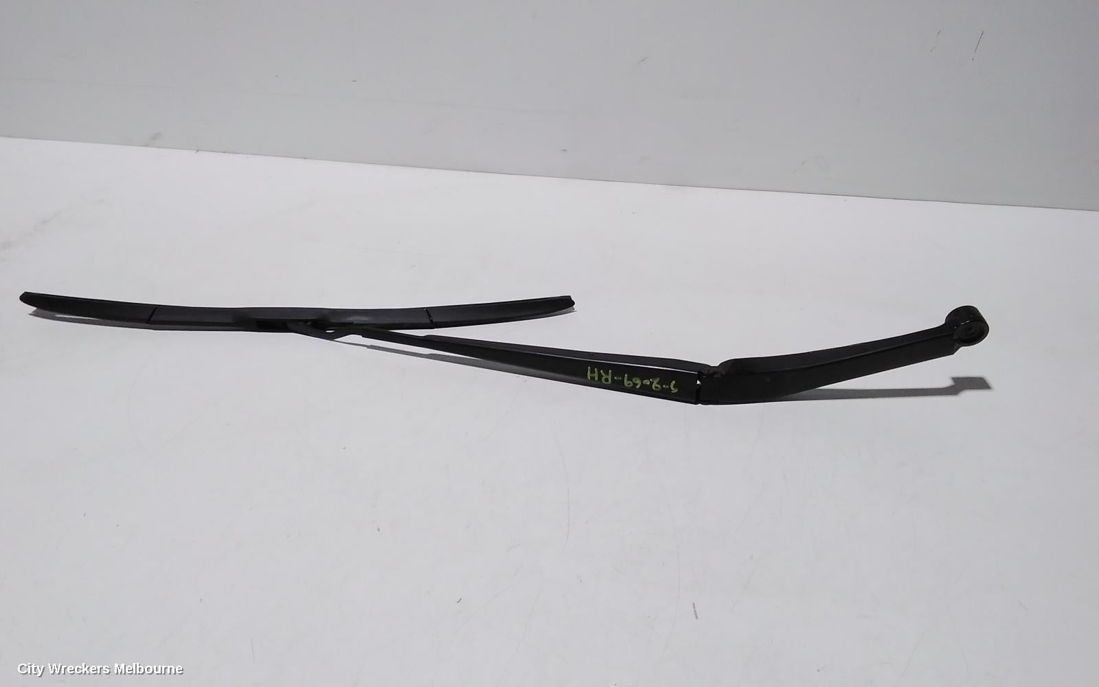 TOYOTA HIACE WIPER ARM, FRONT (RH SIDE), 300 SERIES, 04/2019 ONWARDS - Image 1