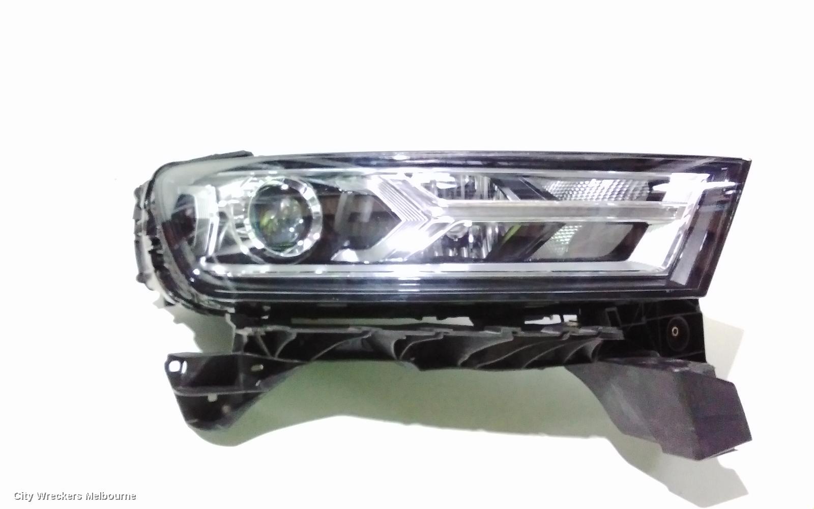 AUDI Q7 RIGHT HEADLAMP, 4M, XENON TYPE, 09/2015 - 03/2020 - Image 2