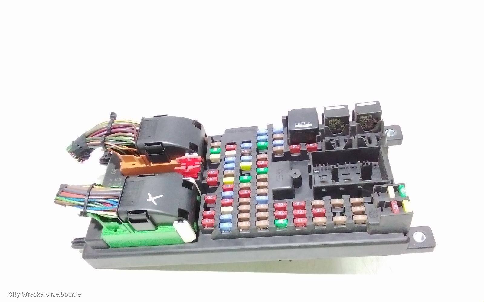 LAND ROVER RANGEROVER SPORT FUSE BOX, UNDER DASH, L320, 08/2005 - 12/2013 - Image 1