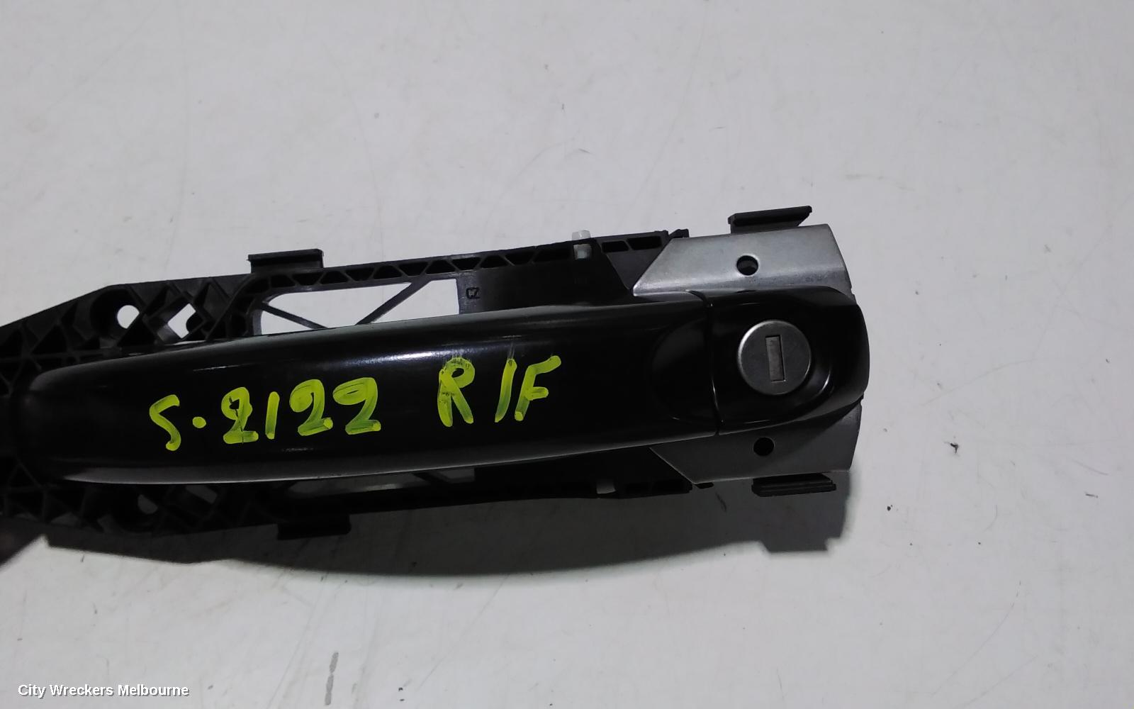 VOLKSWAGEN AMAROK DOOR HANDLE, OUTER, RH FRONT, BLACK, 2H, 12/2010 ONWARDS - Image 2