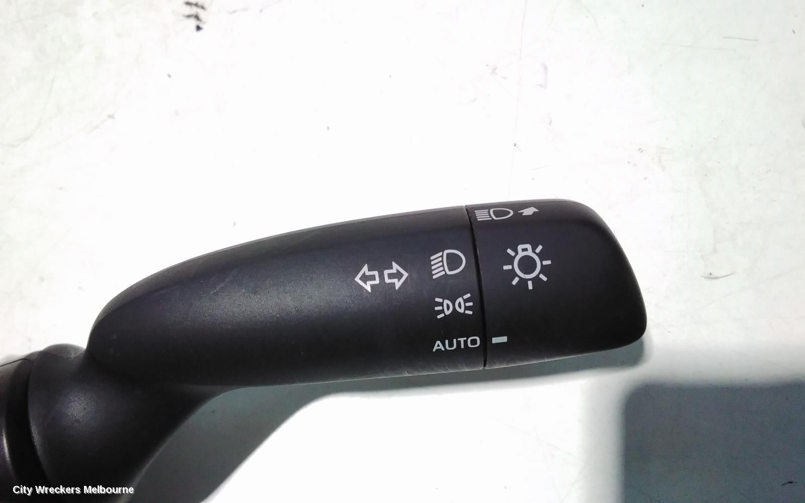 TOYOTA HIACE COMBINATION SWITCH, FLASHER SWITCH, NON FOGLAMP TYPE, 300 SERIES, 04/2019 ONWARDS - Image 2
