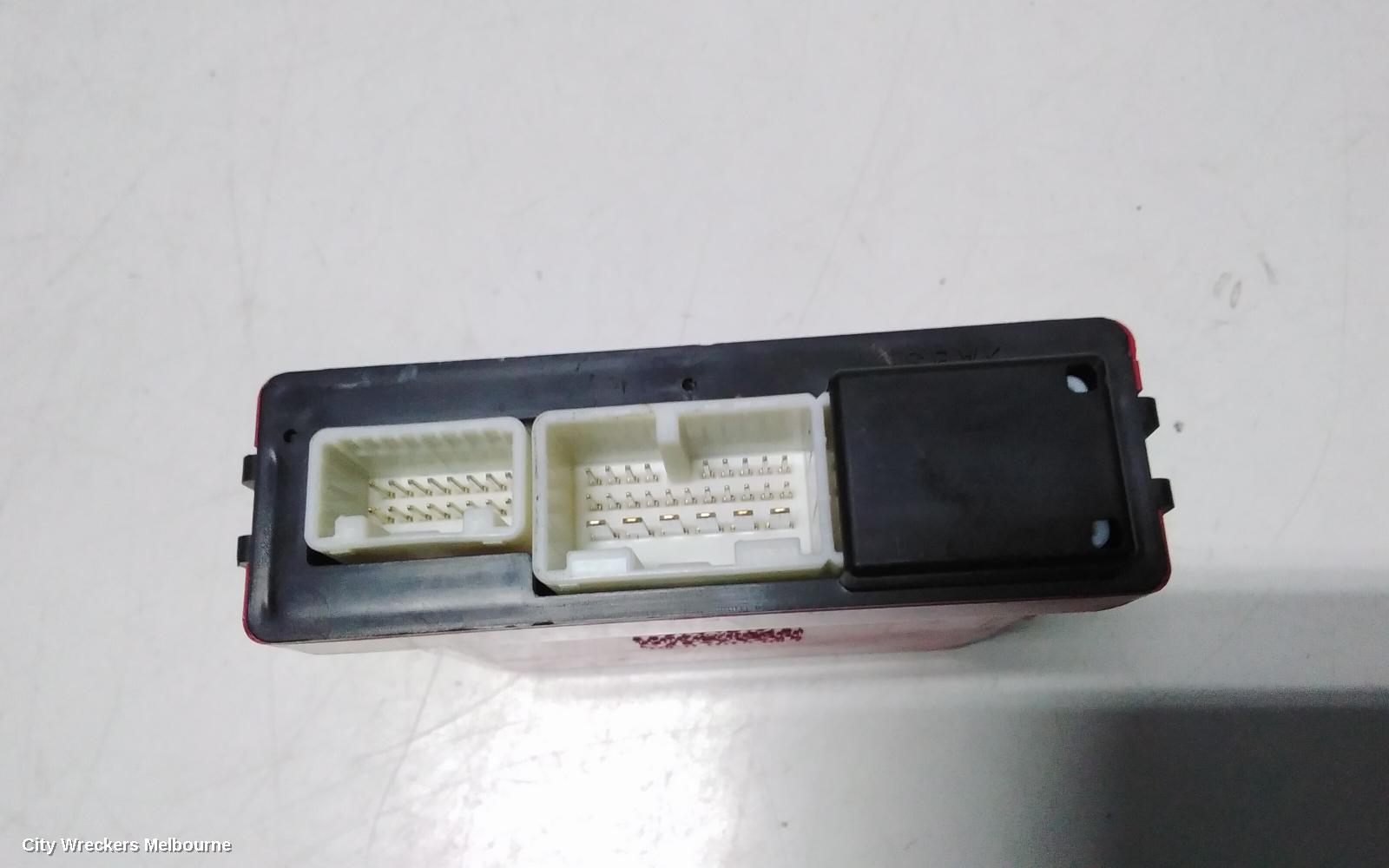 LEXUS IS250/IS250C, GSE20R 11/2005 - 07/2013, MIRROR CONTROL UNIT ~ 89430-53011 // 12330-6840: 116430 - Image 3