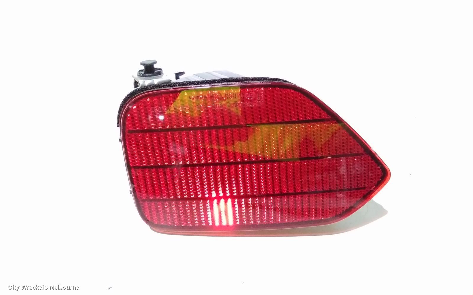 SUBARU OUTBACK RIGHT TAILLIGHT, 6TH GEN, BUMPER REFLECTOR, 08/2014 - 12/2020 - Image 3