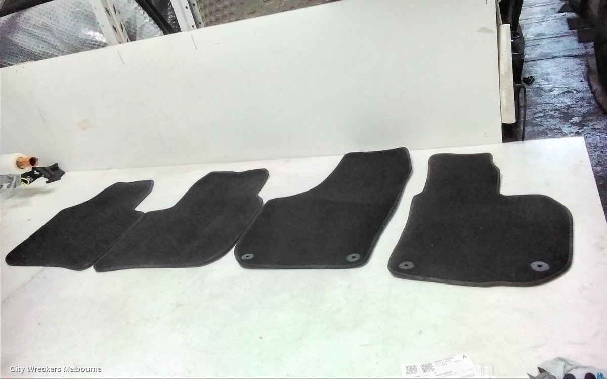 SKODA SUPERB FLOOR MATS, 3T 03/2009 - 12/2015 - Image 2