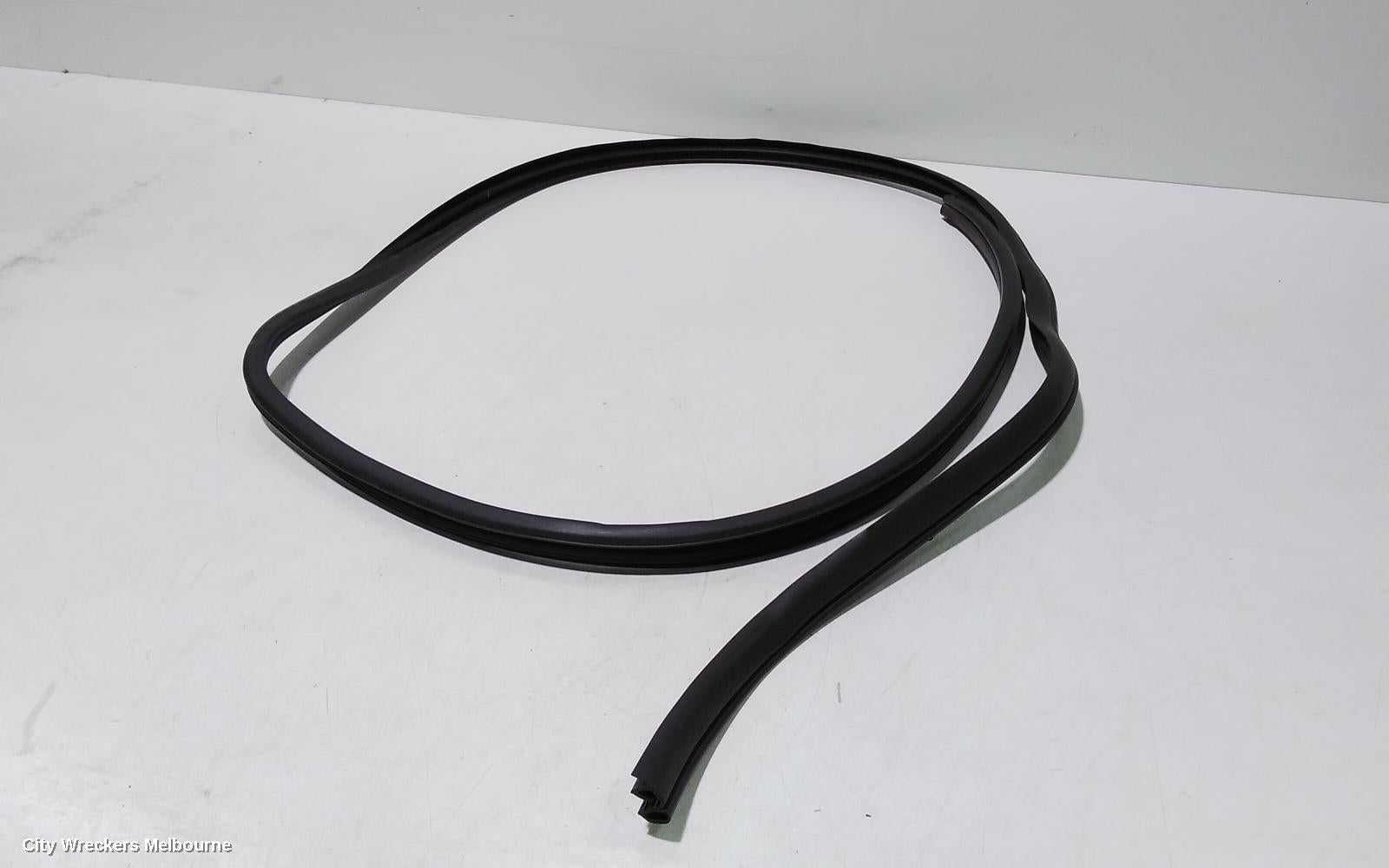 HOLDEN COMMODORE SEAL, RIGHT FRONT: 96209, VE, 08/2006 - 05/2013 - Image 1