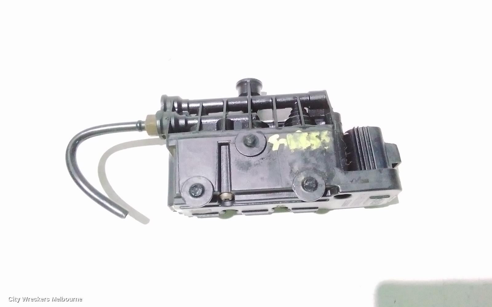 LAND ROVER RANGEROVER SPORT AIR RIDE COMPRESSOR, LEVELLING VALVE BLOCK-REAR, L320, 08/2005 - 12/2013 - Image 3