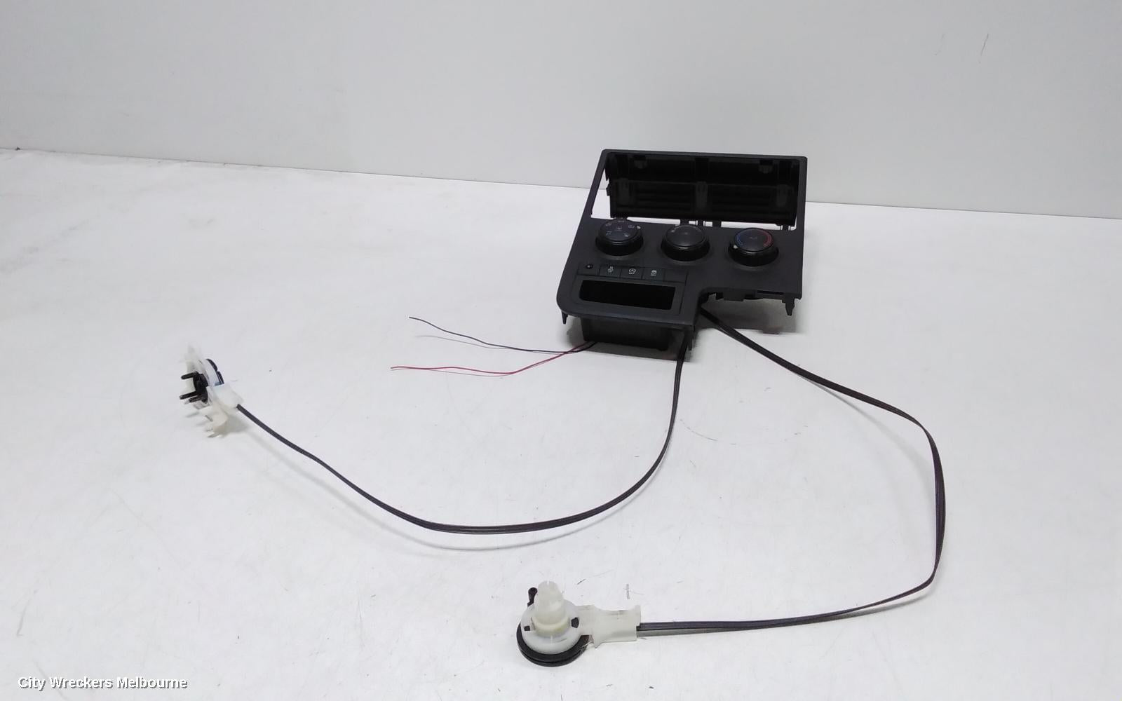 TOYOTA HIACE HEATER/AC CONTROLS, DUAL ZONE TYPE, 300 SERIES, 04/2019 ONWARDS - Image 2