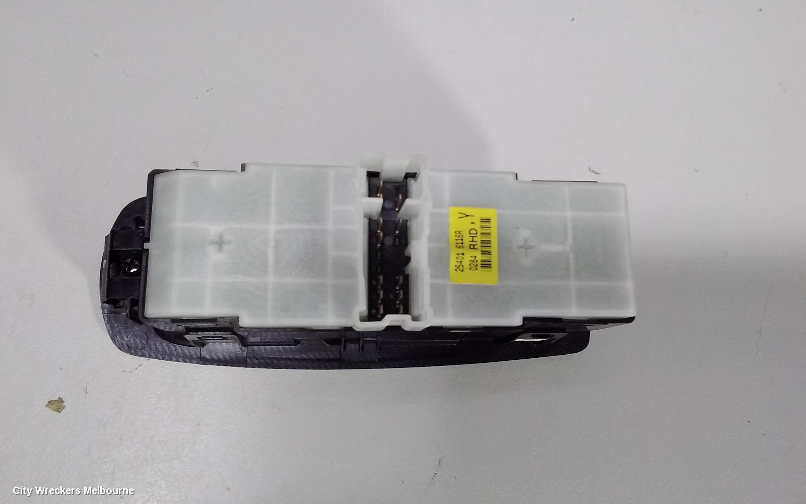 RENAULT KALEOS PWR DR WIND SWITCH, RH FRONT (MASTER SWITCH), H45, 07/2011 - 04/2016 - Image 2