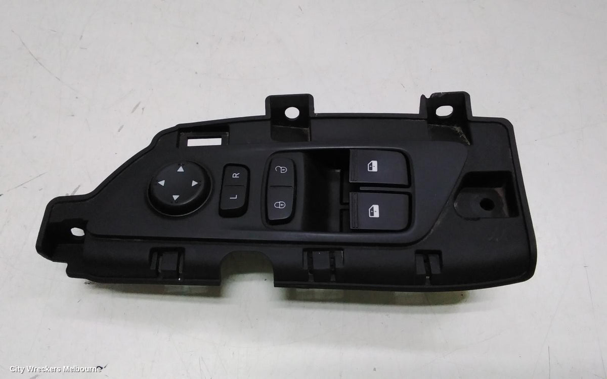 LDV G10 PWR DR WIND SWITCH, RH FRONT (MASTER SWITCH), SV7A/SV7C, WAGON/VAN, 04/2015 ONWARDS - Image 1