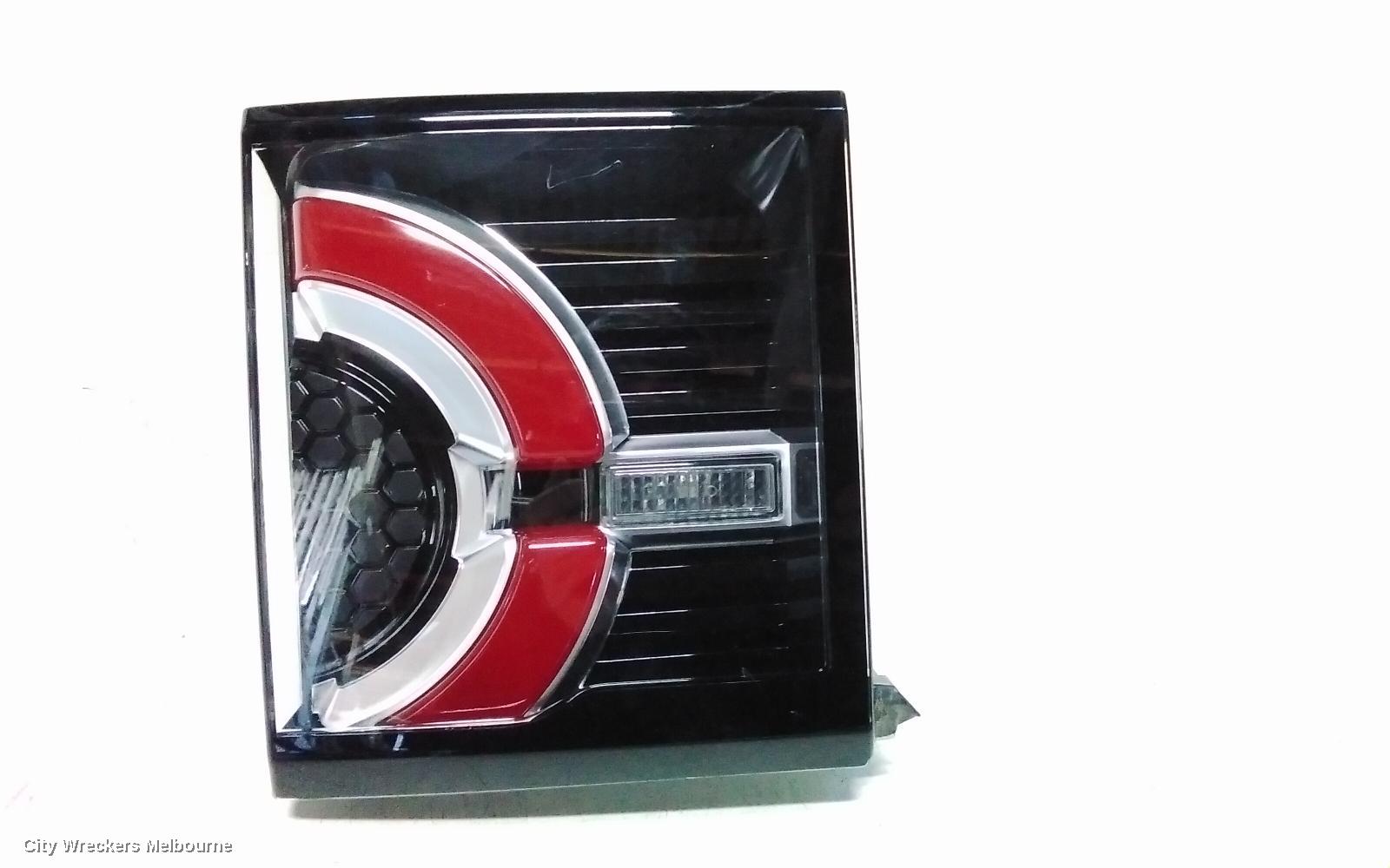 LAND ROVER DISCOVERY SPORT REAR GARNISH, TAILGATE LAMP (RH SIDE), W/ THIN RED LINE, L550, 01/2015 - 06/2019 - Image 3