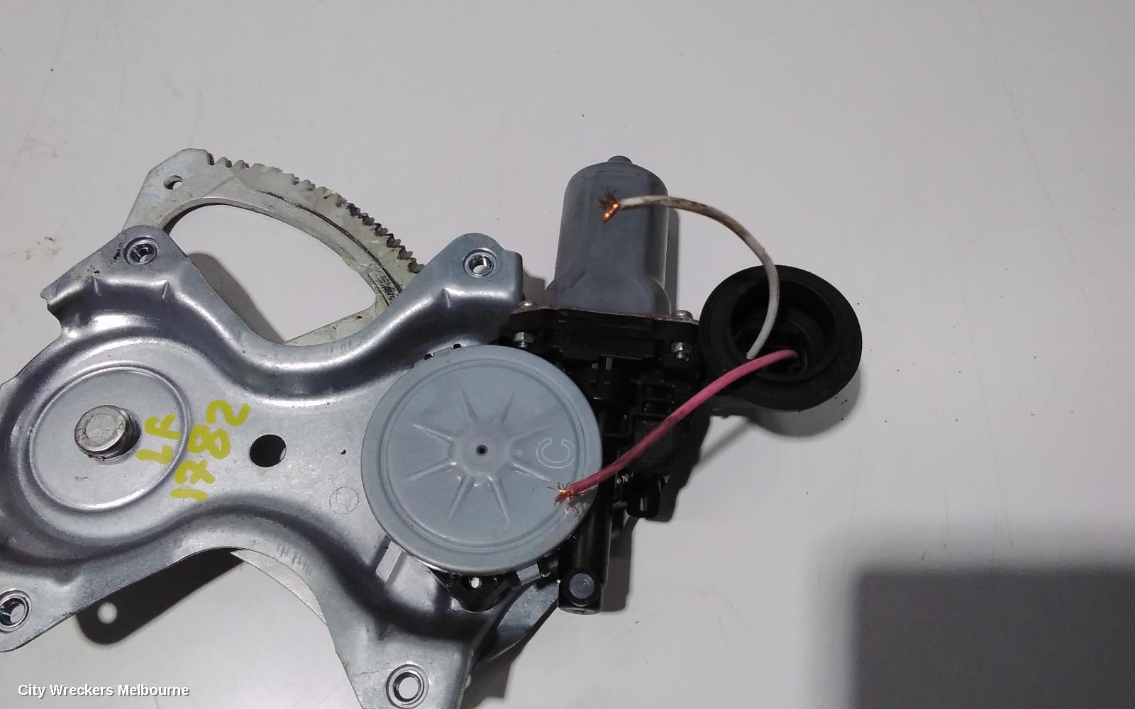 TOYOTA COROLLA LEFT FRONT WINDOW REG/MOTOR, ZRE152/20153R, 03/2007 - 10/2013 - Image 2