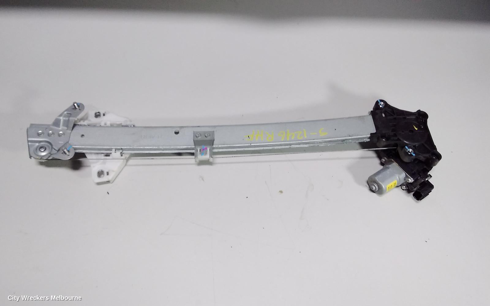 HONDA CRV RIGHT FRONT WINDOW REG/MOTOR, RW, 05/2017 - 08/2023 - Image 2
