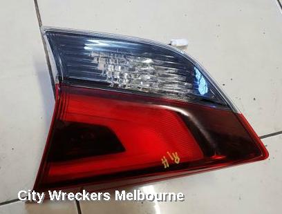 NISSAN XTRAIL REAR GARNISH, TAILGATE LAMP (RH SIDE), T32, 02/2014 - 01/2017 - Image 1