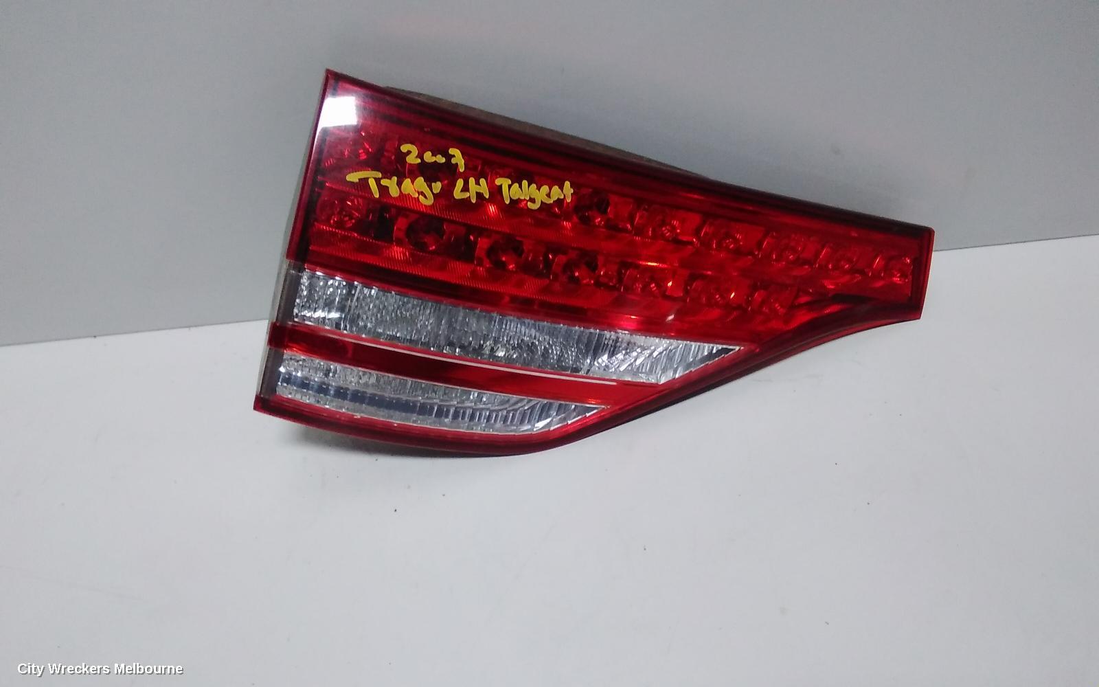 TOYOTA TARAGO REAR GARNISH, TAILGATE LAMP (LH SIDE), ACR50R, 03/2006 - 12/2008 - Image 2