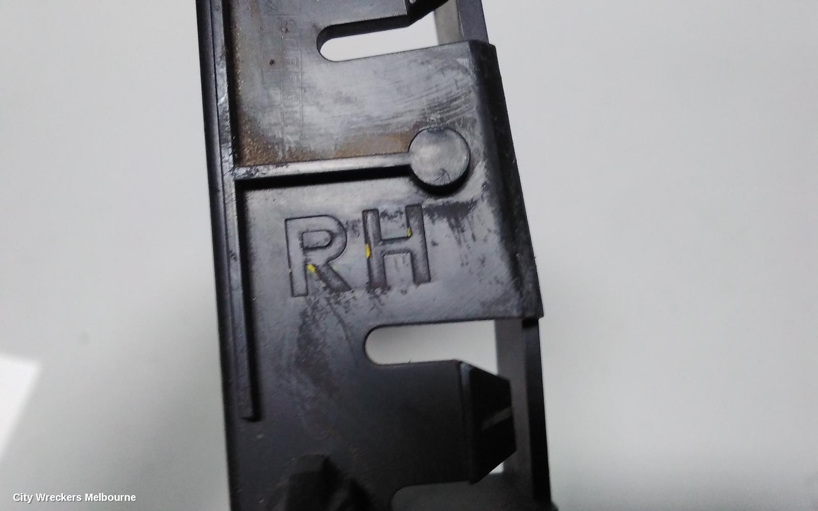 FORD FOCUS, LW 05/2011 - 08/2015, RHF BAR SLIDER: 72206 - Image 3