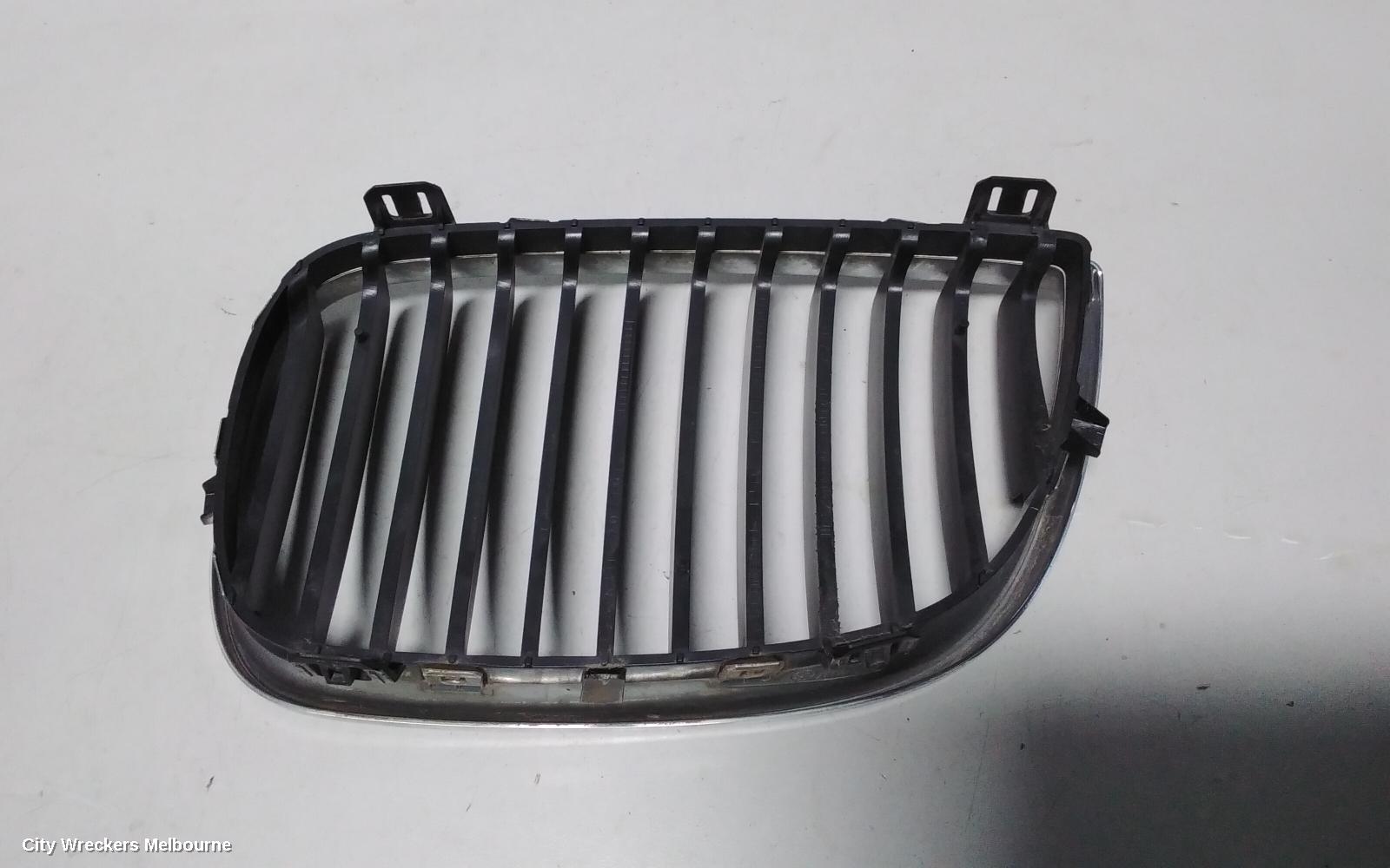 BMW 1 SERIES GRILLE, RADIATOR GRILLE (RH SIDE), E87, HATCH, CHROME, 10/2004 - 09/2011 - Image 3