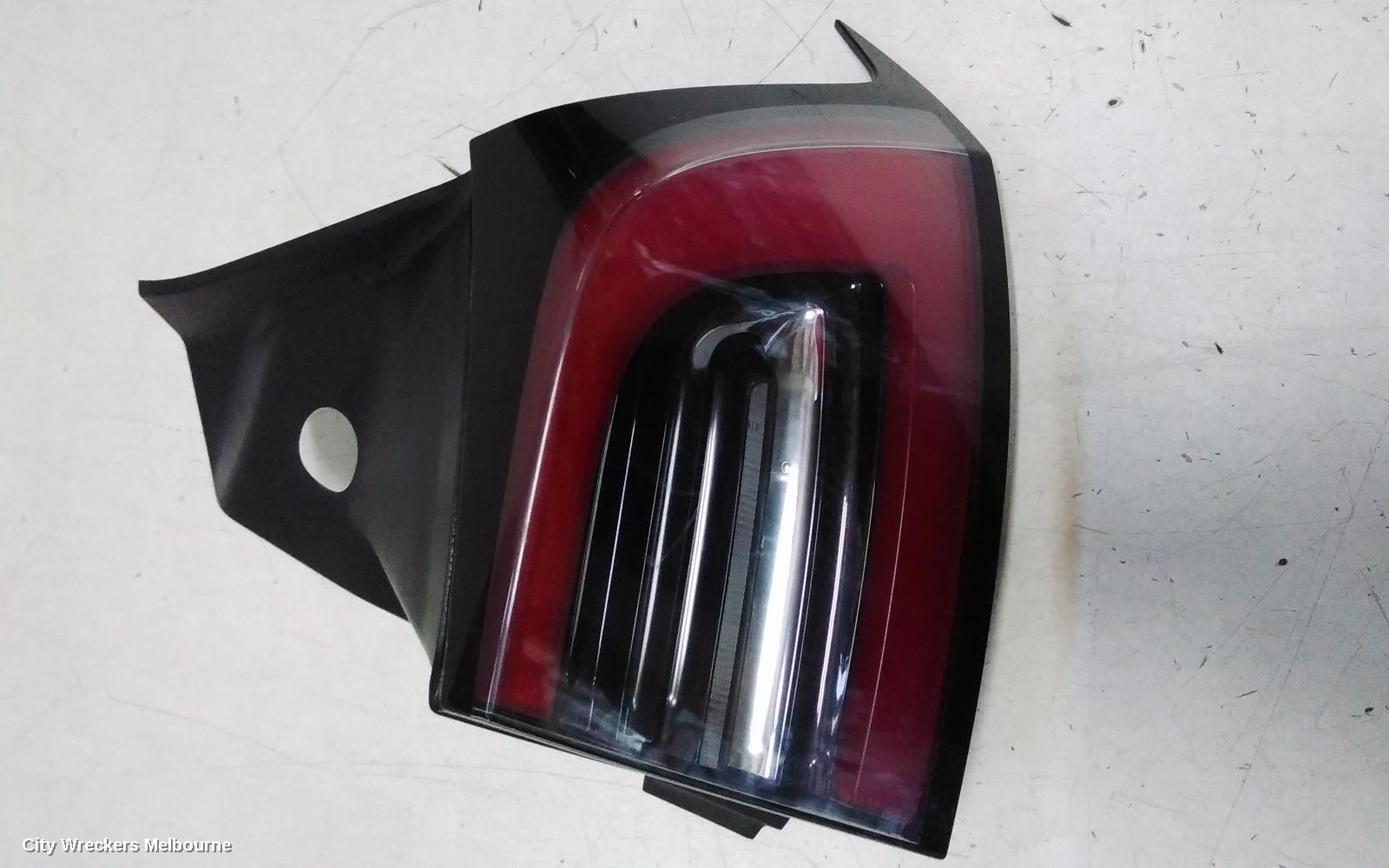 TESLA MODEL Y RIGHT TAILLIGHT, 1ST GEN, IN BODY, 03/2022 ONWARDS - Image 2