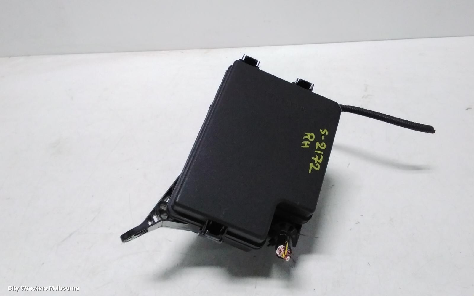 TOYOTA RAV4 FUSE BOX, ENGINE BAY, XA40, PETROL, RH SIDE, 12/2012 - 12/2018 - Image 2