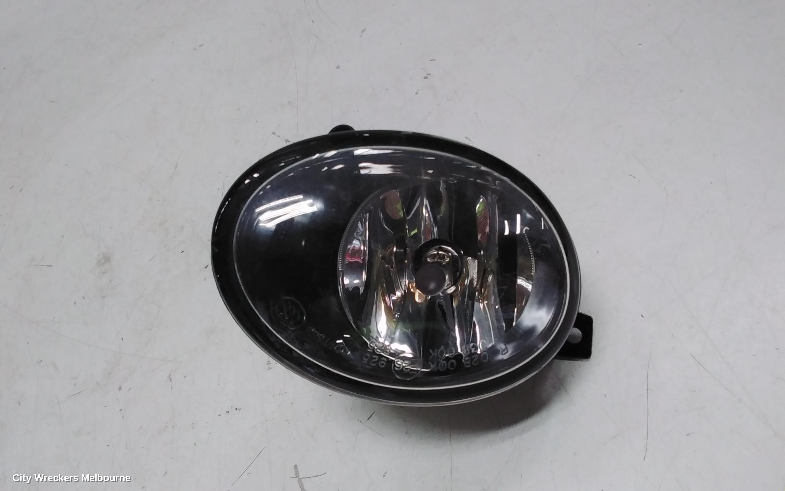 VOLKSWAGEN AMAROK RIGHT INDICATOR/FOG/SIDE, BUMPER FOGLAMP, 2H, 10/2010 - 06/2016 - Image 1