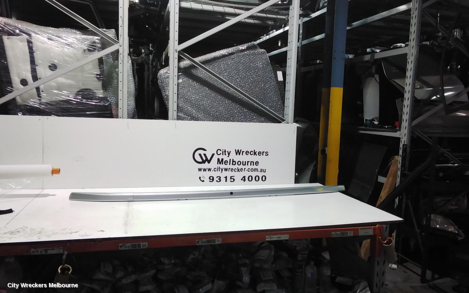 MITSUBISHI PAJERO ROOF RAIL - Image 1