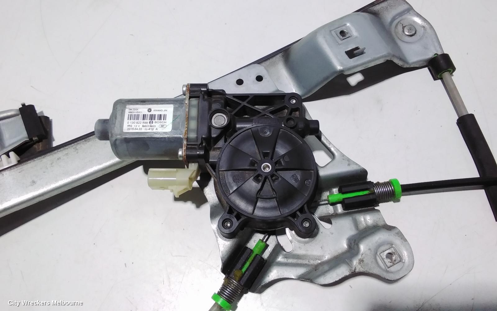HOLDEN COMMODORE RIGHT FRONT WINDOW REG/MOTOR, VF, EVOKE, 05/2013 - 12/2017 - Image 3