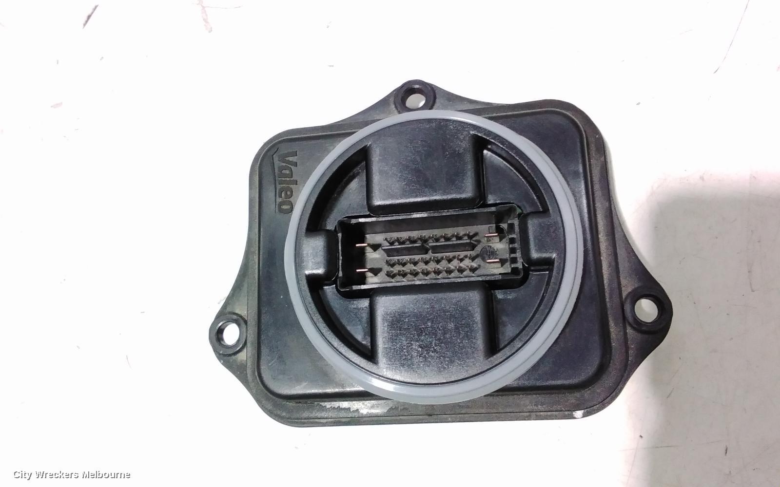 VOLKSWAGEN PASSAT RIGHT HEADLAMP, 3CC, SEDAN, XENON TYPE. 03/2012 - 12/2016 - Image 2