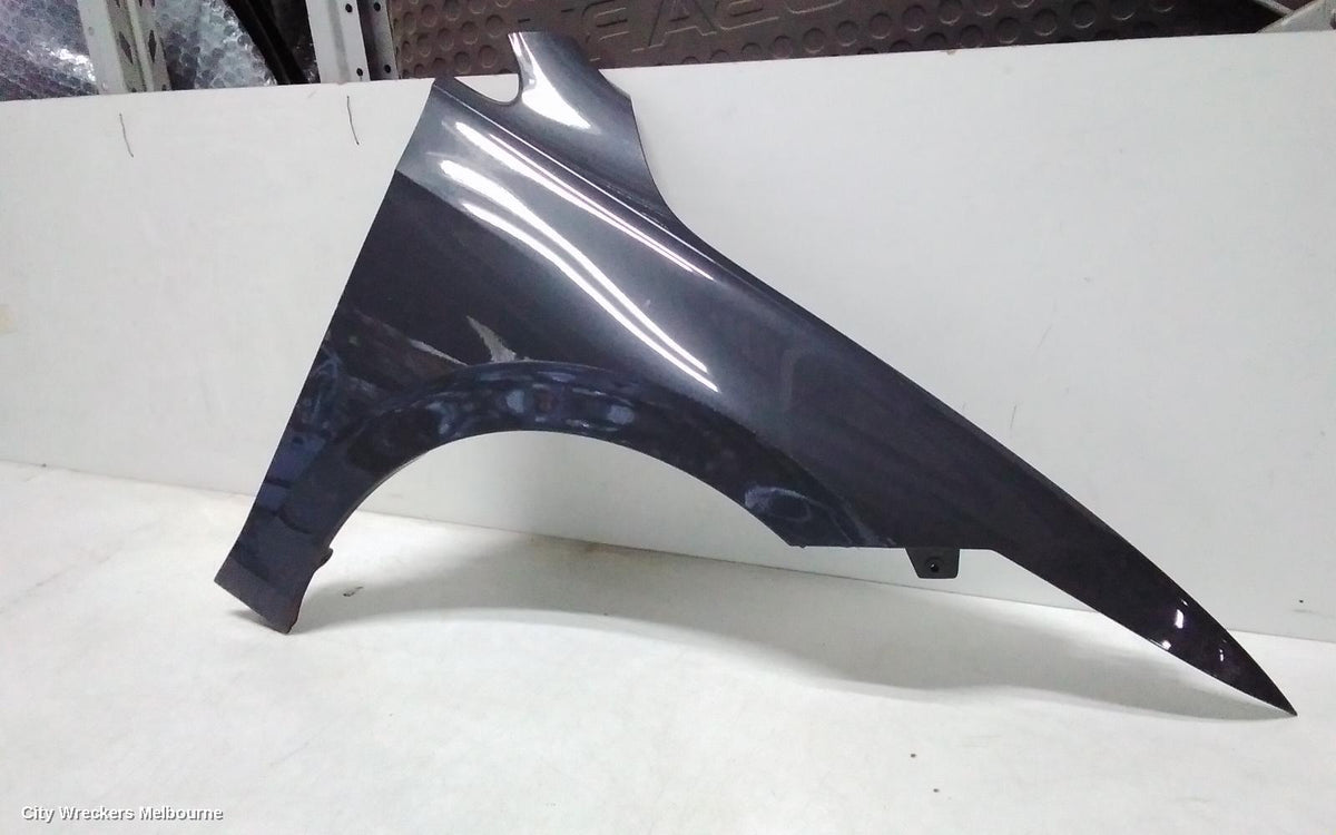 VOLKSWAGEN GOLF RIGHT GUARD, GEN 8, 09/2020 ONWARDS - Image 1