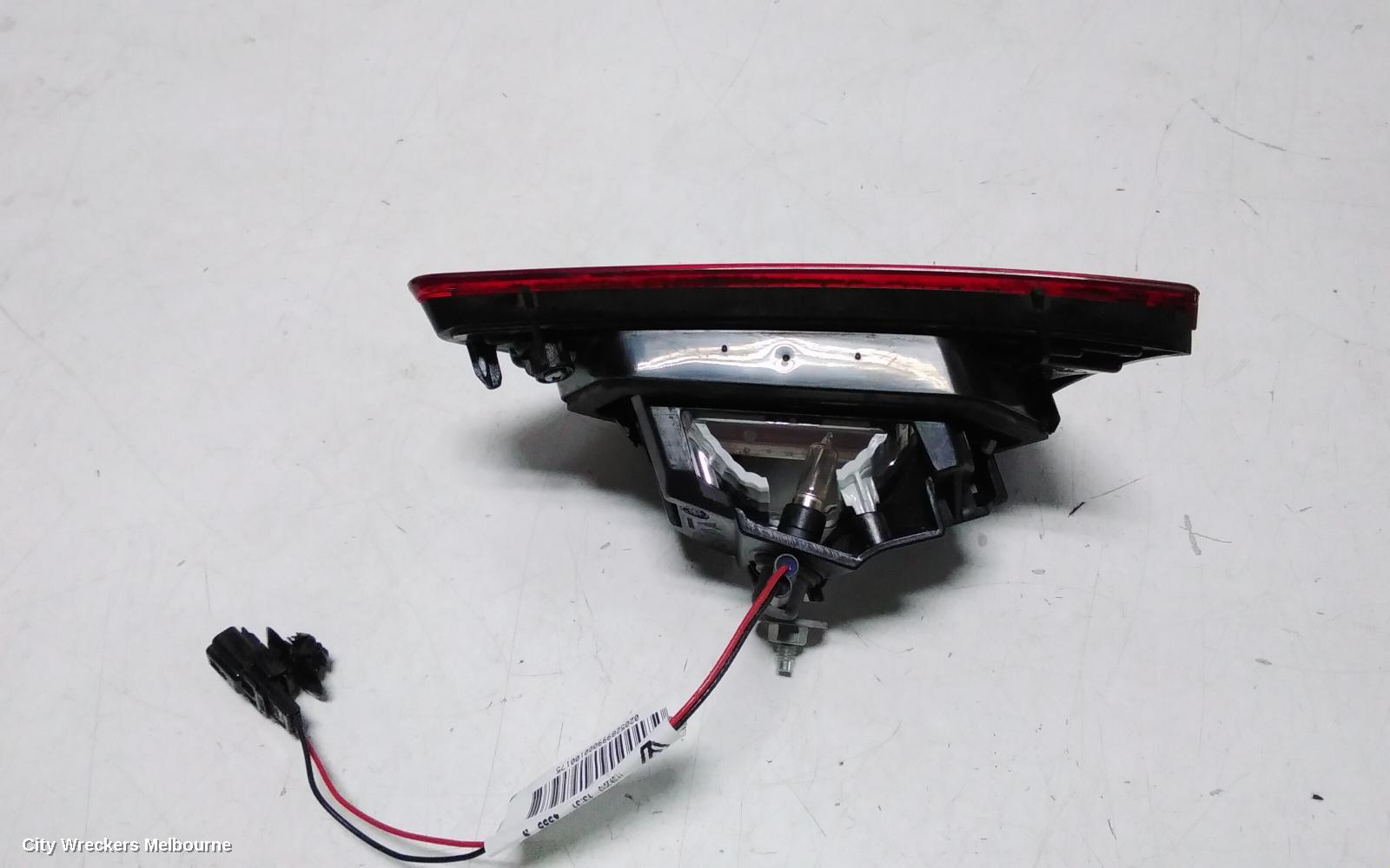 RENAULT CLIO REAR GARNISH, TAILGATE LAMP (LH SIDE), X98, NON LED TYPE, 09/2013 - 10/2019 - Image 3