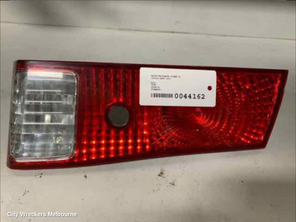 TOYOTA CAMRY REAR GARNISH, BOOTLID LAMP, RH SIDE, SK20, 09/2000 - 08/2002 - Image 1