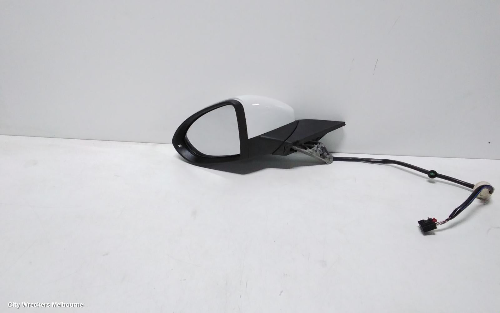 VOLKSWAGEN GOLF LEFT DOOR MIRROR, GEN 7, COLOUR CODED, MANUAL FOLD, NON MEMORY, HEATED, NON LANE CHANGE ASSIST TYPE (6XN/7Y0), 07/2013 - 03/2017 - Image 1