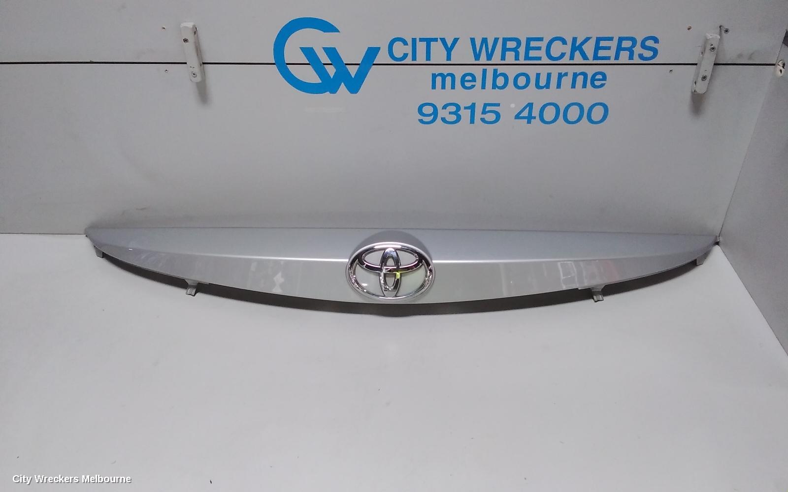 TOYOTA COROLLA REAR GARNISH, TAILGATE GARNISH (CENTRE), ZRE182R, HATCH, 10/2012 - 03/2015 - Image 2