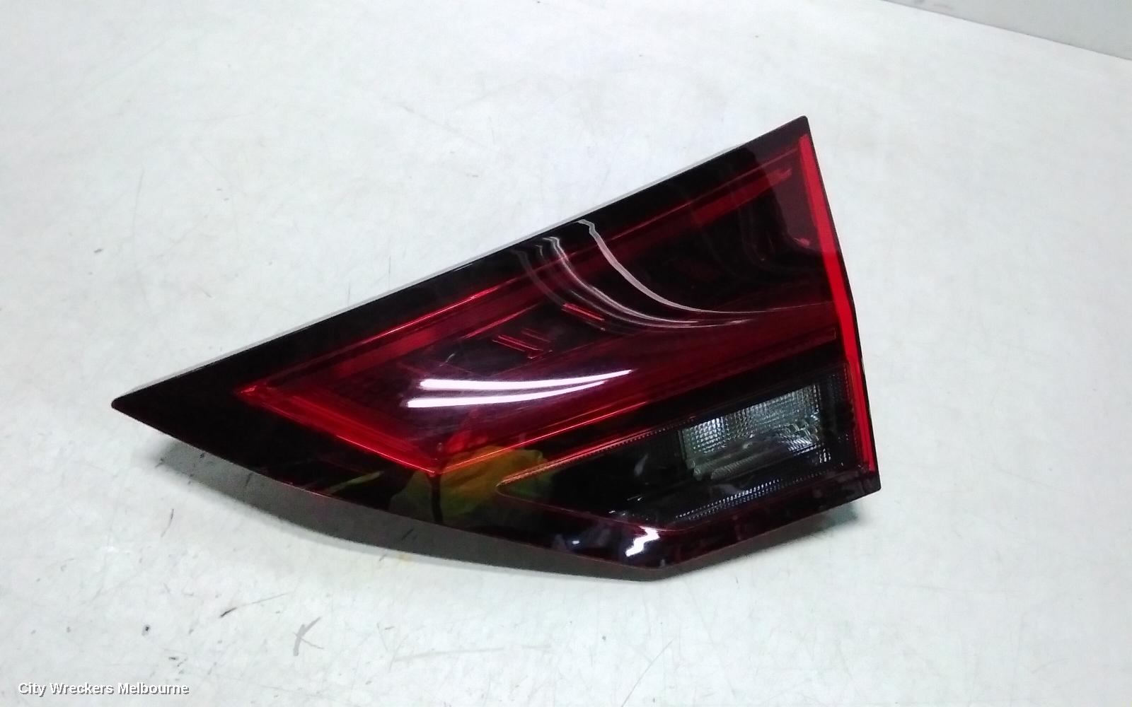 NISSAN XTRAIL REAR GARNISH, TAILGATE LAMP (RH SIDE), T33, 08/2022 ONWARDS - Image 3
