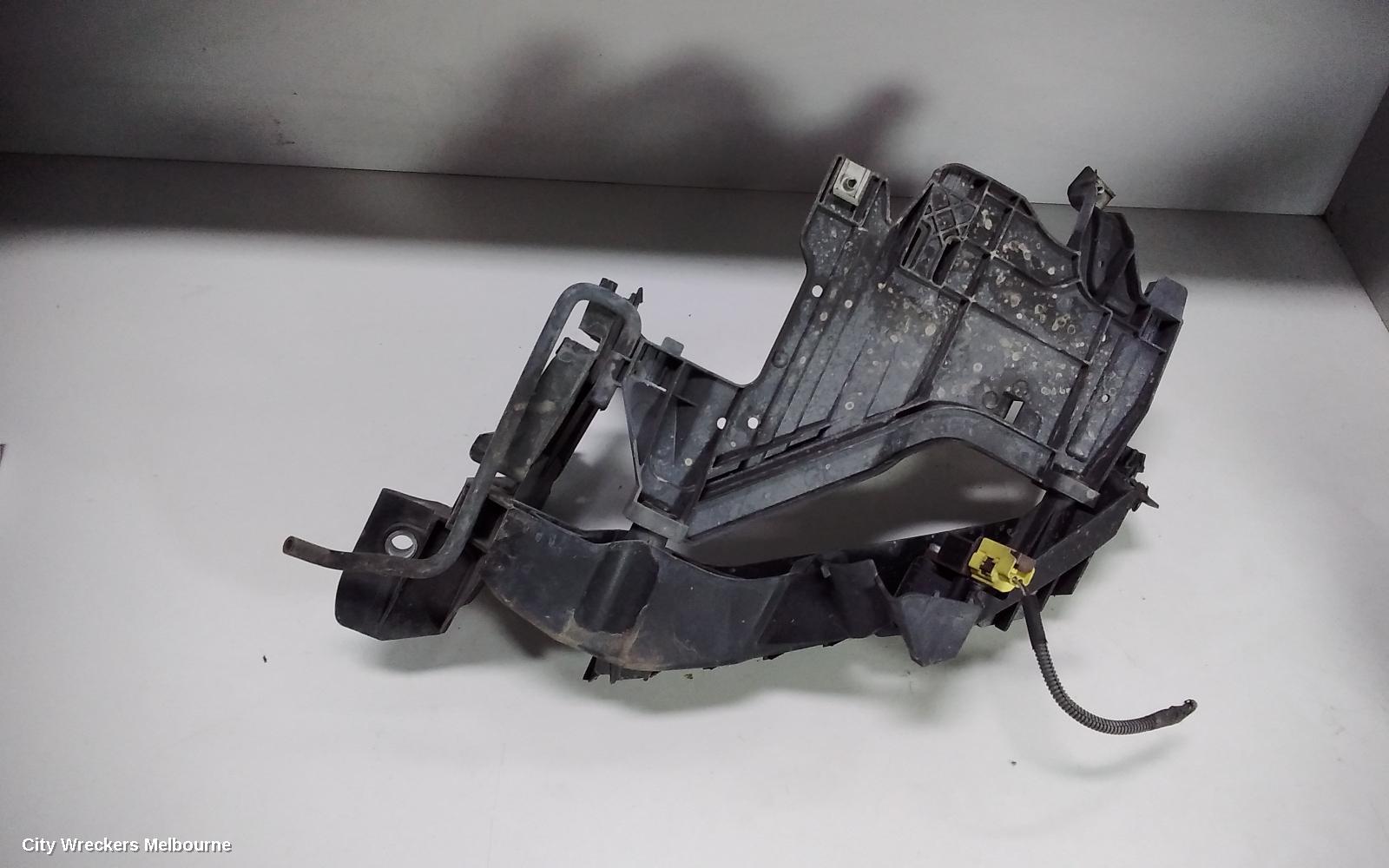 AUDI A4, B8 8K, 04/2008 - 06/2012, RHF LOWER HEADLIGHT BRACKET: 62065 - Image 2