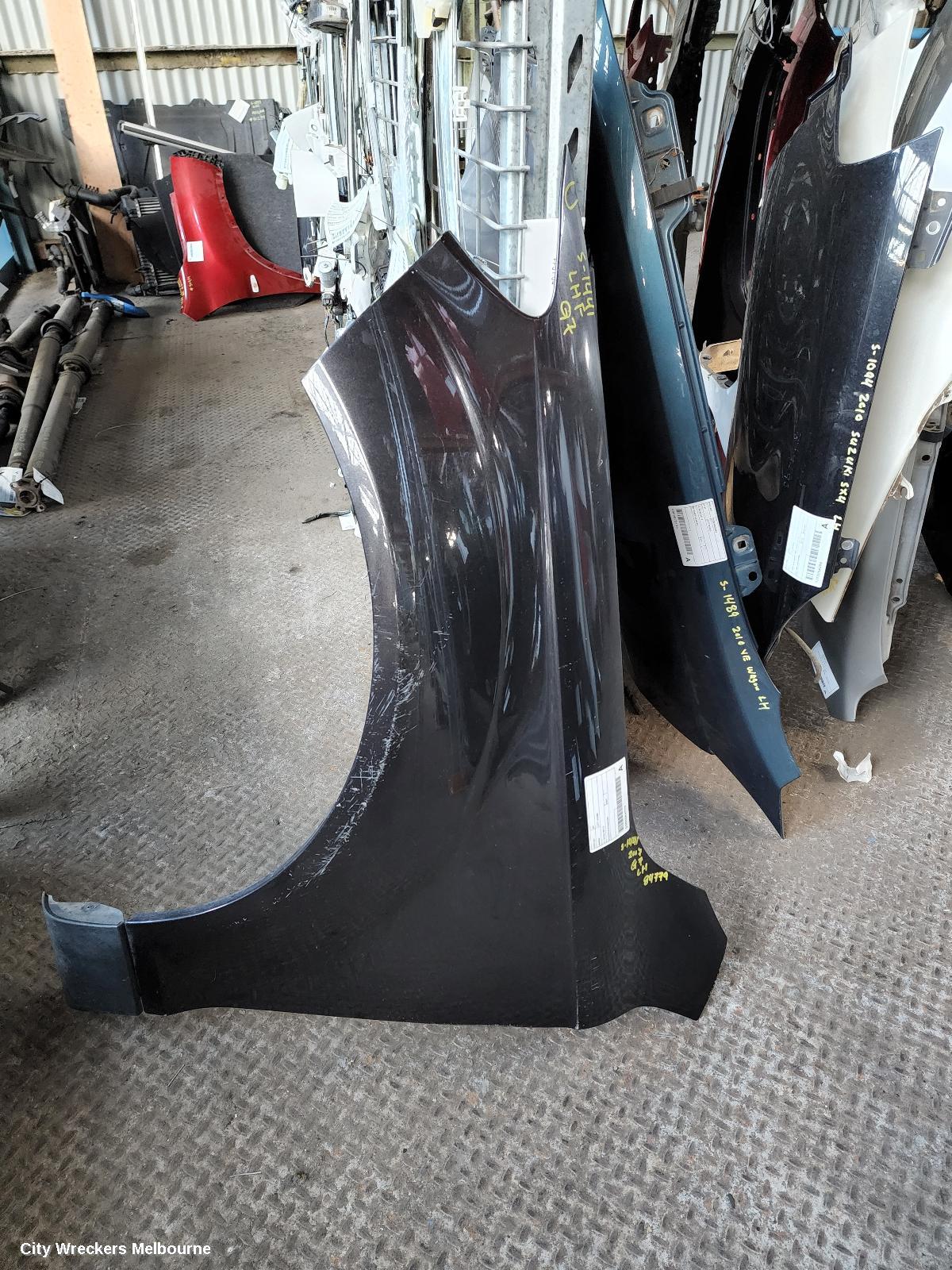 AUDI Q7 LEFT GUARD, 4L, 09/2006 - 08/2015 - Image 1